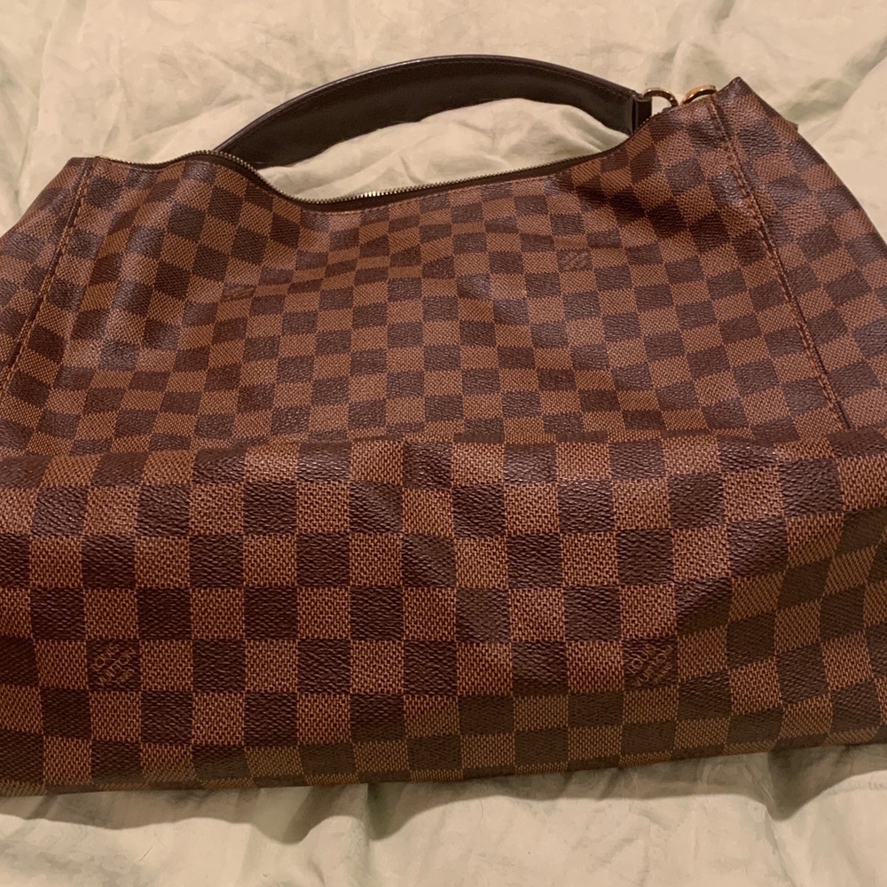 Authentic, great condition Louis Vuitton Checkered Designer hobo Shoulder purse.